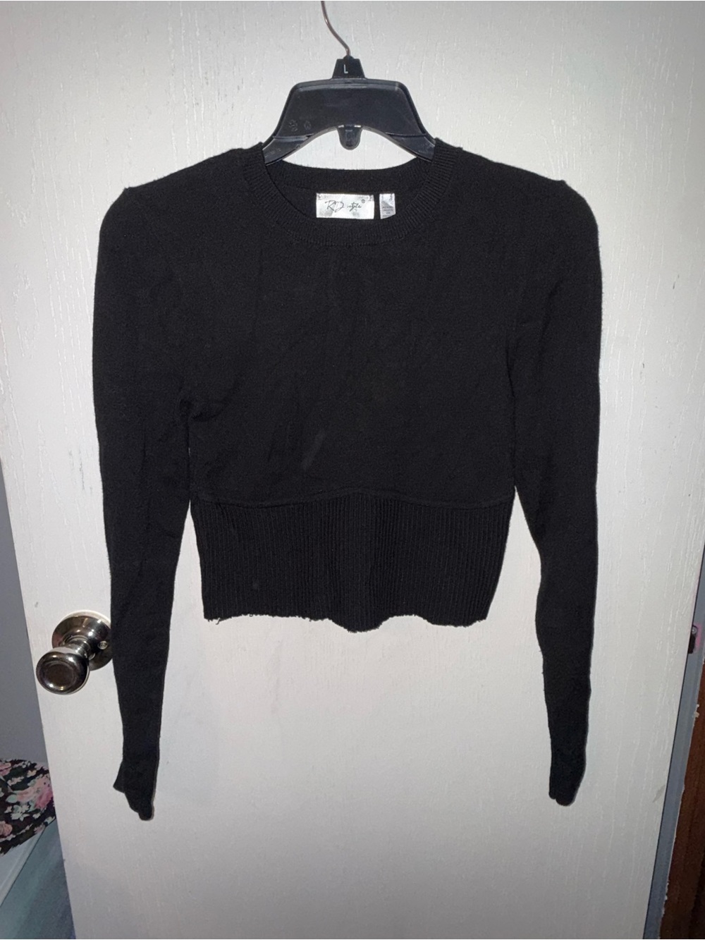 RD Style Black Long-Sleeve Cropped Ribbed Hem Top